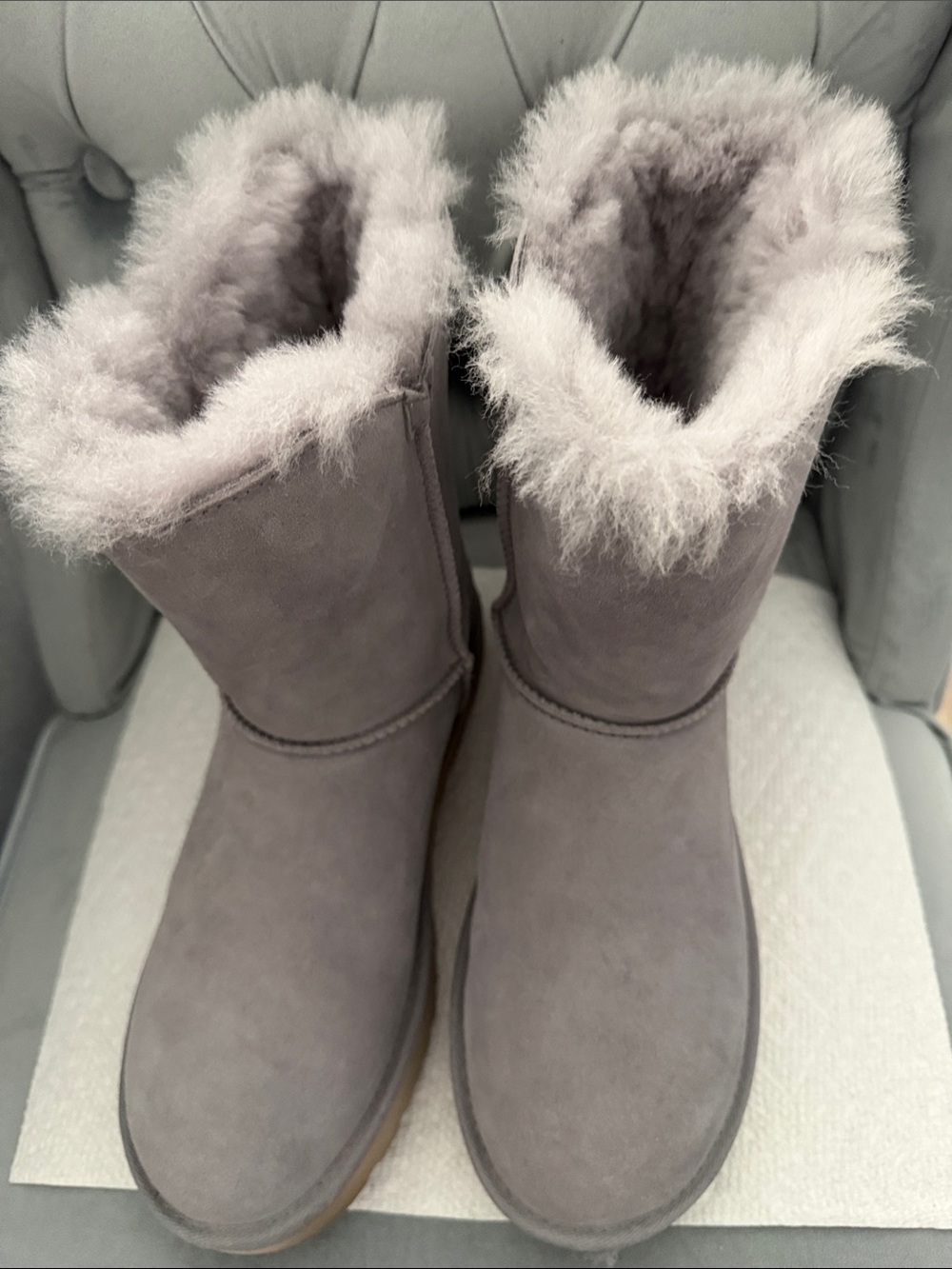 UGG Short Shearling Winter Boots in Light Gray
